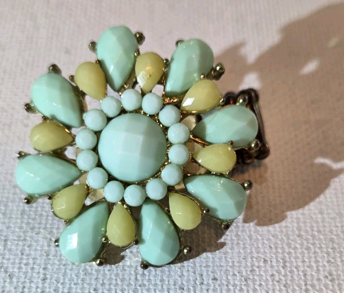 VTG Flower Ring Adjustable Faceted Acrylic Light Blue Green Chunky Glam Gold Set