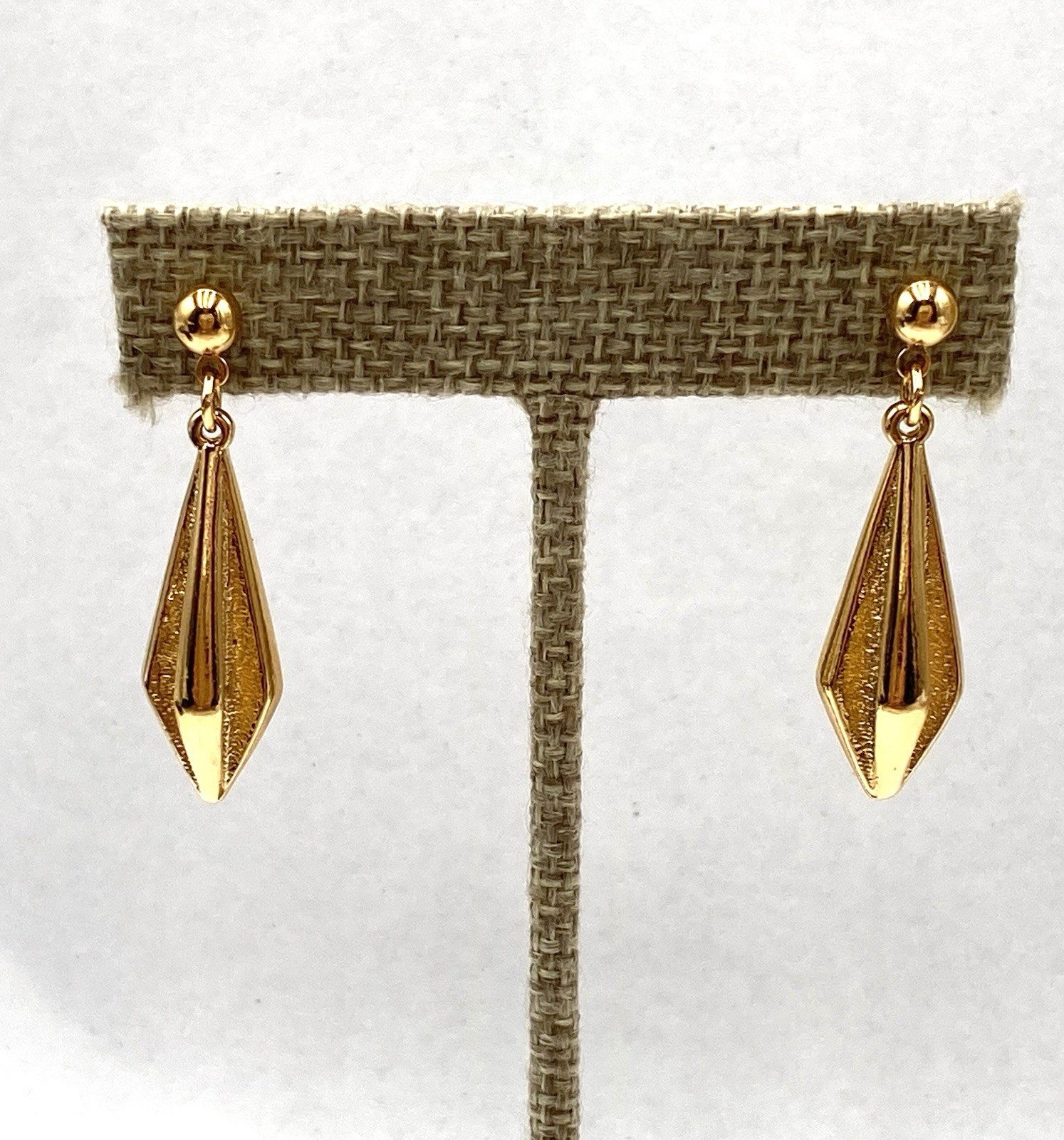 Vintage Avon Gold Tone Textured Long Pointed Dangle Drop Pierced Earrings Modern