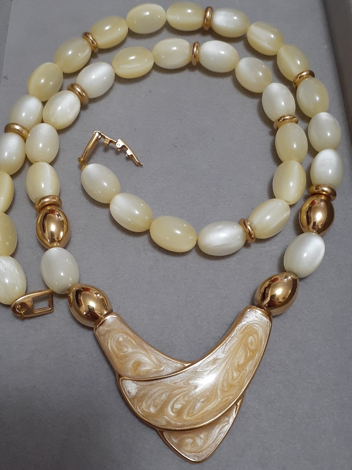 Napier champagne moonglow lucite bead necklace w/Chevron enamel pendant 24″