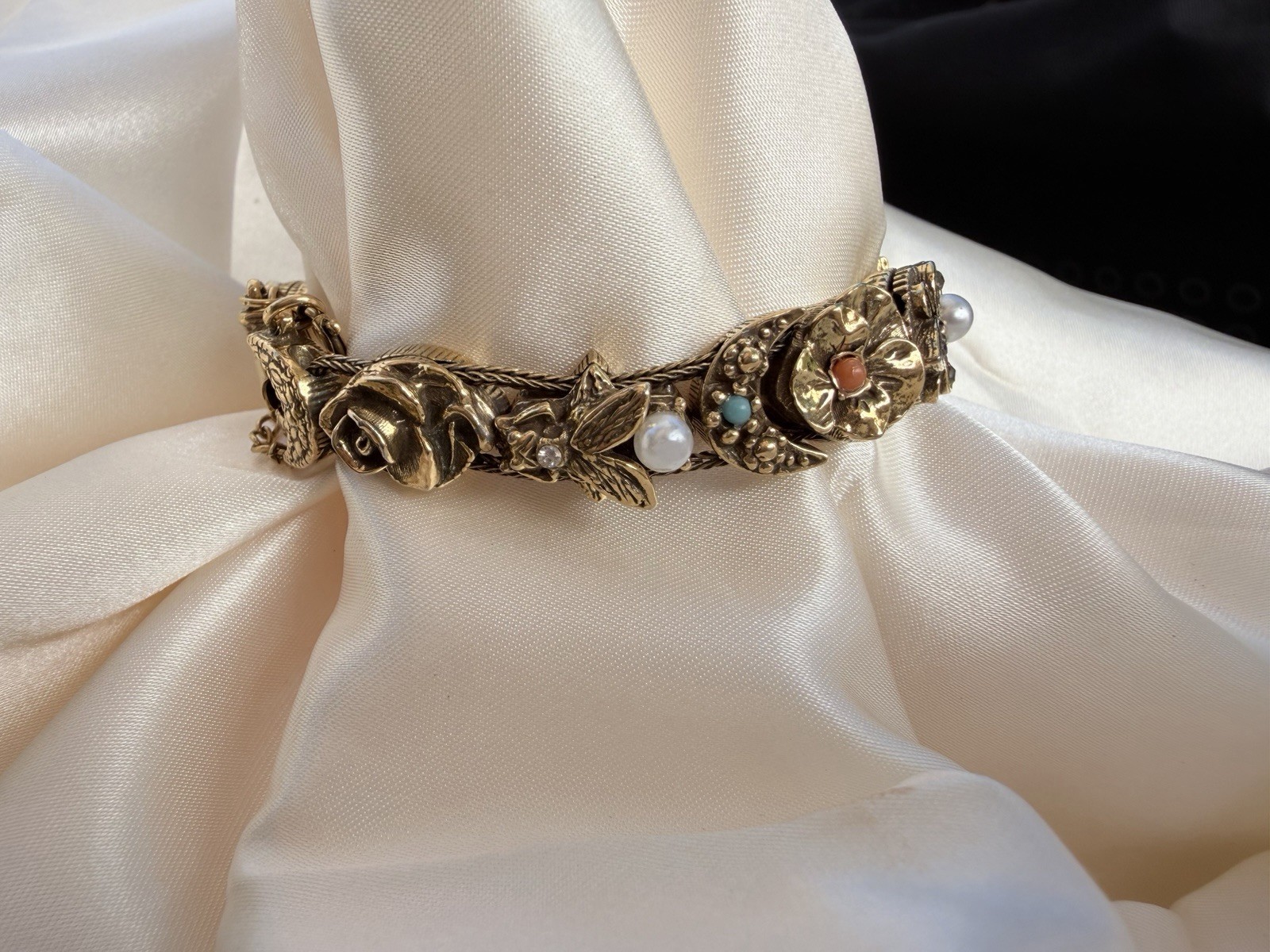 Goldette N.Y. Vintage Signed Gold Tone Charm Bracelet Toggle Glass Cabochons