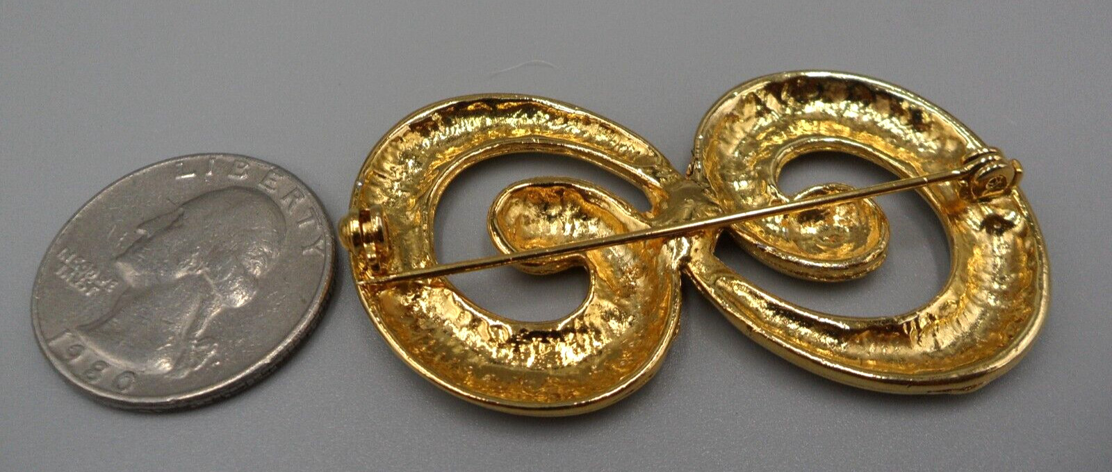 Vintage Swirl Brooch Opposing Ocean Waves Gold Tone Modern Art Beach Theme Mint