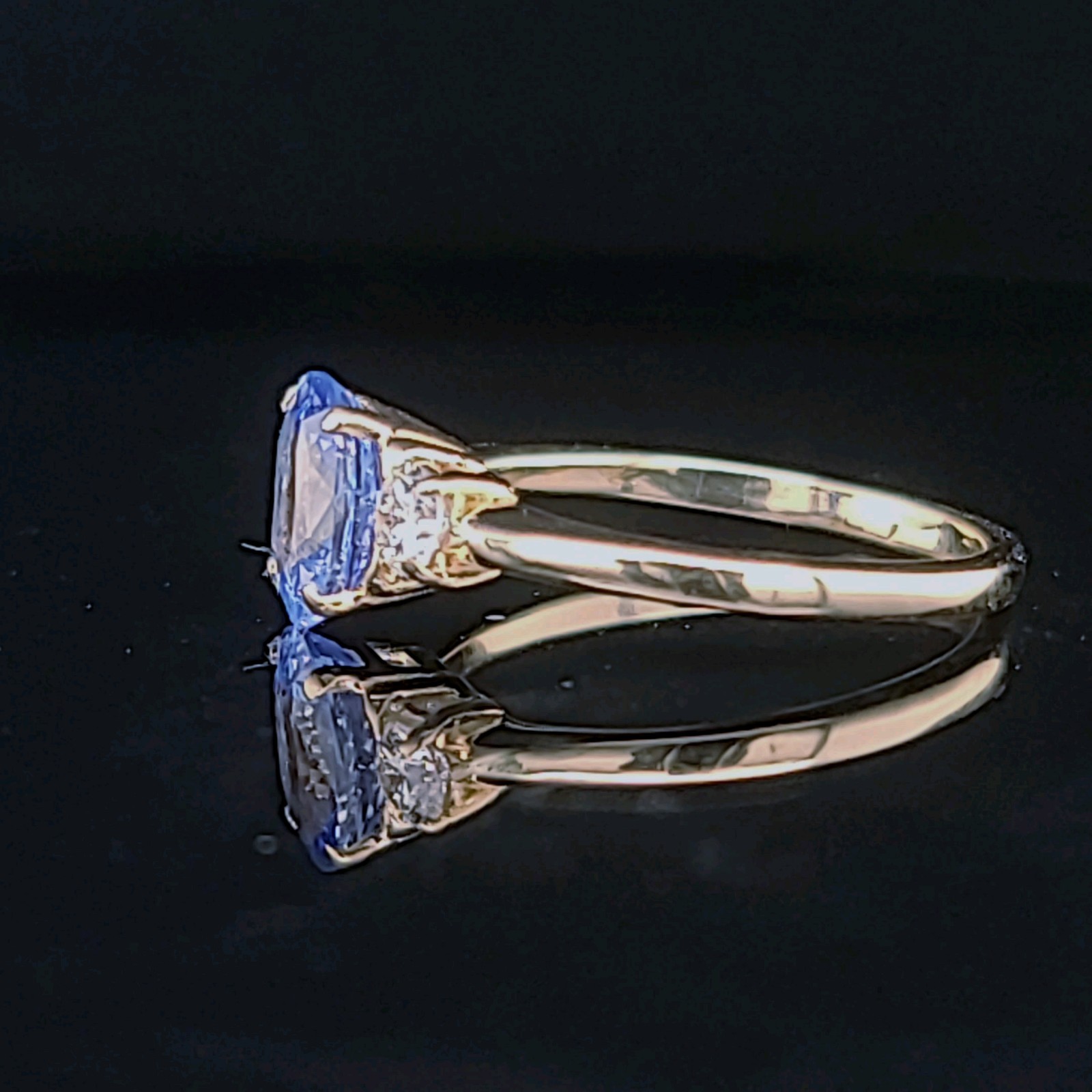 Vintage 14K Yellow Gold Engagement ring 1.55ct.Natural Blue Sapphire Oval Cut