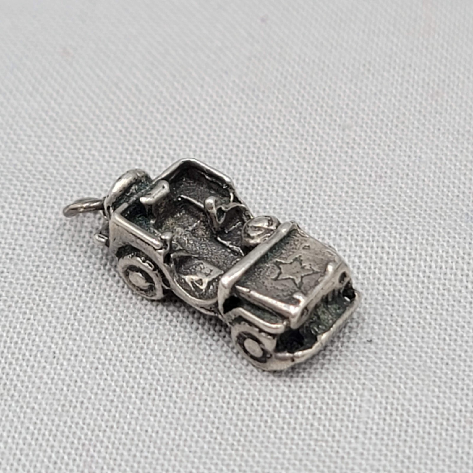 VINTAGE Sterling WWII MILITARY JEEP Silver Bracelet Charm 3/4″