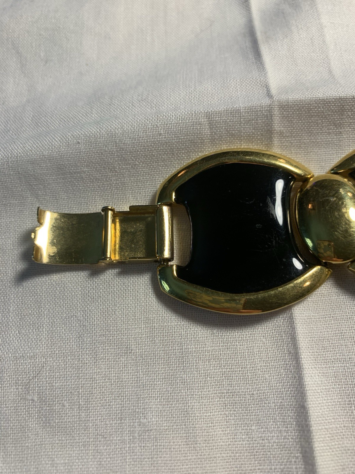 Vintage Signed Napier Black Enamel & Gold Tone Chunky Link Vintage Bracelet 8″