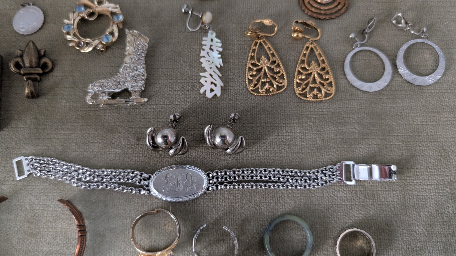 Lot of 55+ Vintage MCM Fashion Jewelery USA Italy and Unknow