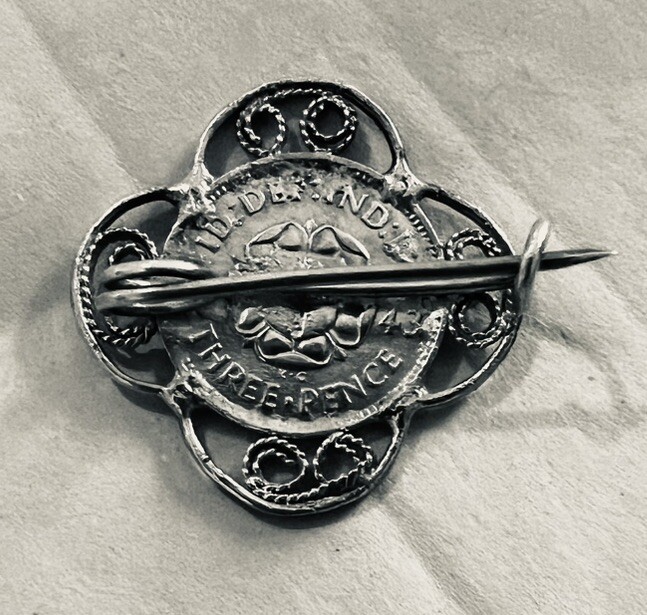 King George VI Sterling Filigree Coin Brooch Pin. England