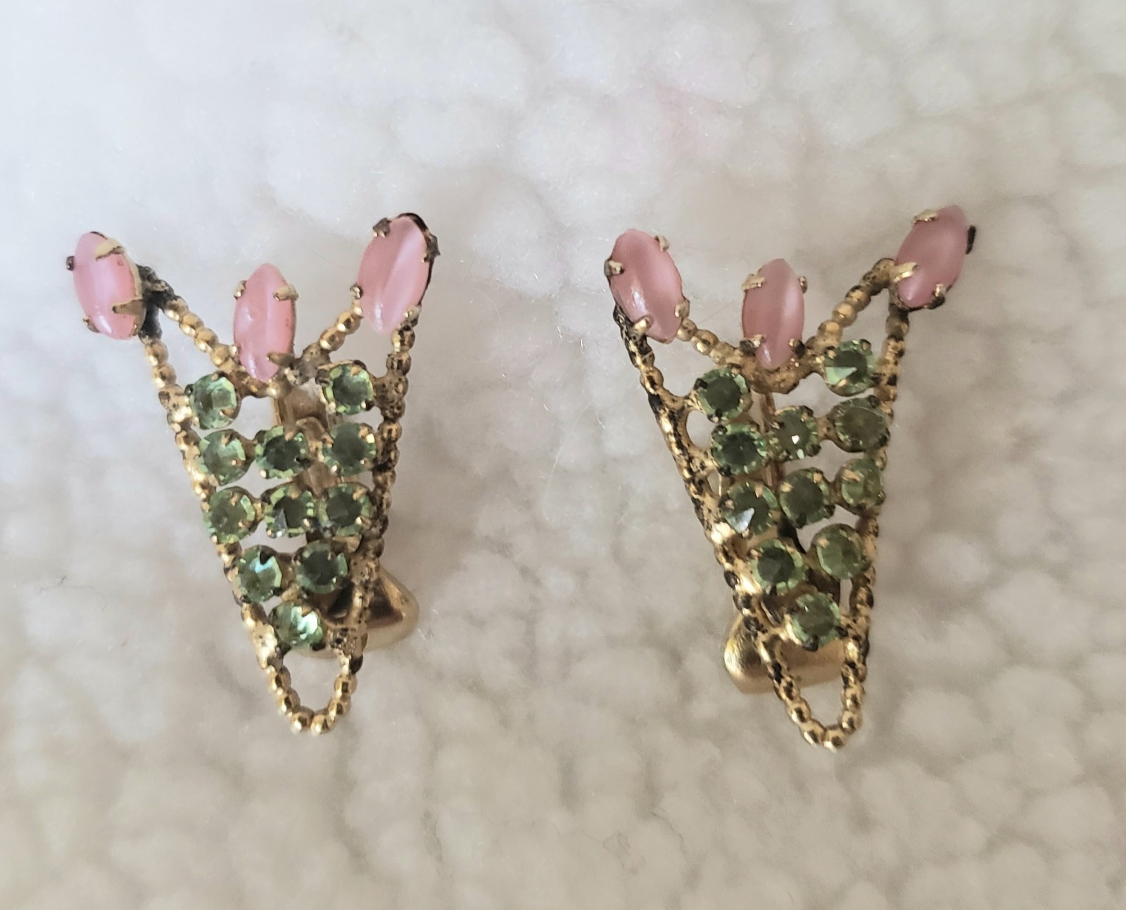 Signed SCHREINER Pink Cabochon Art Glass Coral Peridot Brooch Clip Earrings