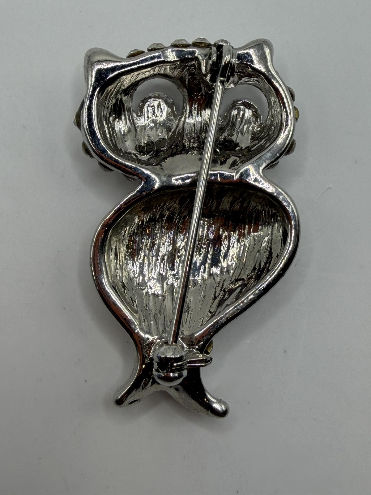 SILVER TONE OWL BROOCH PIN CLEAR RHINESTONE BIRD COSTUME JEWELRY LAPEL VINTAGE