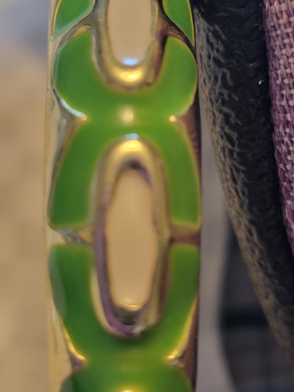 Vntg Fornash 6.5″ Gold Tone Enamel Hinged Bangle – Green and White Design