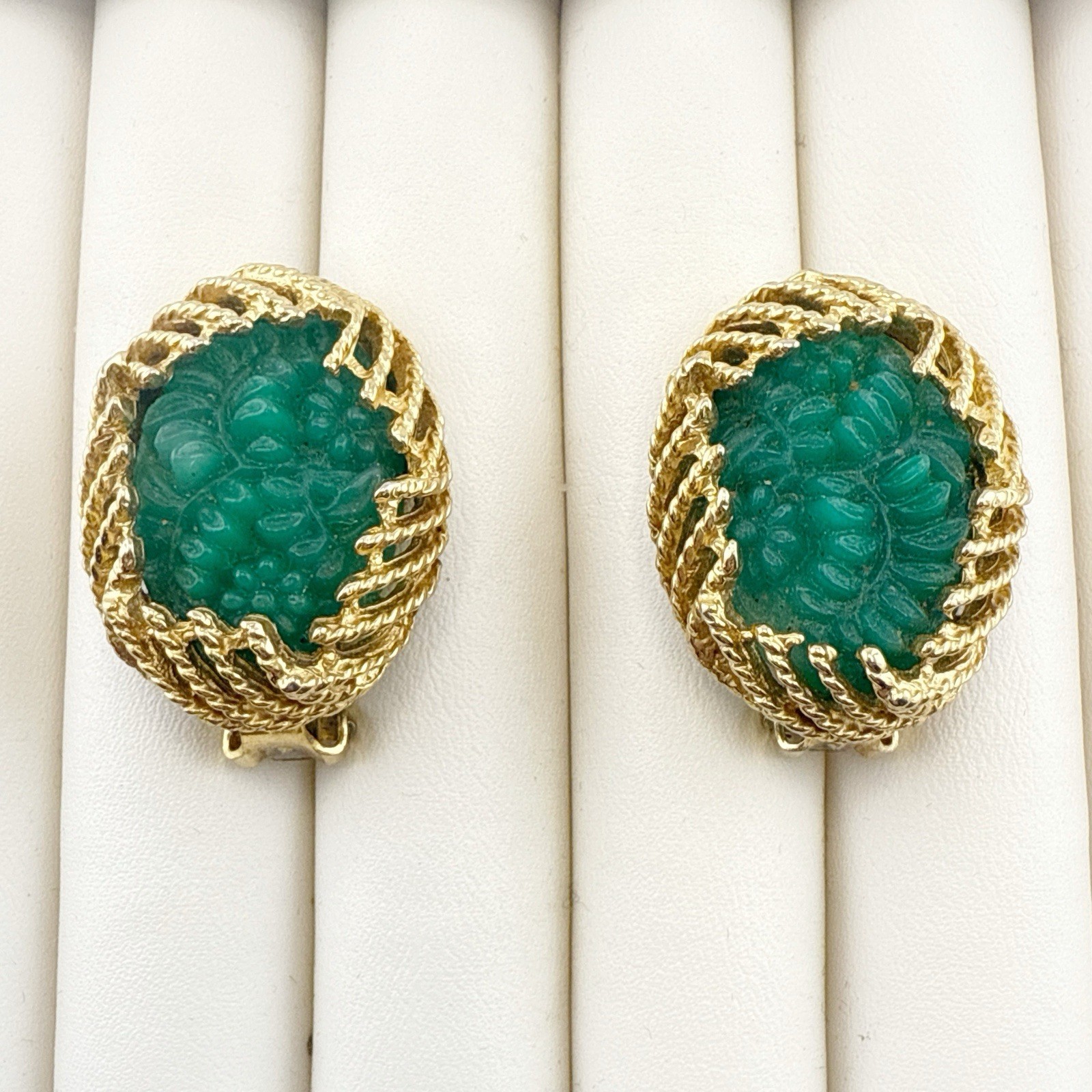 Vintage Earrings Green Peking Imitation Jade Gold Tone Molded Flower CLIP ON