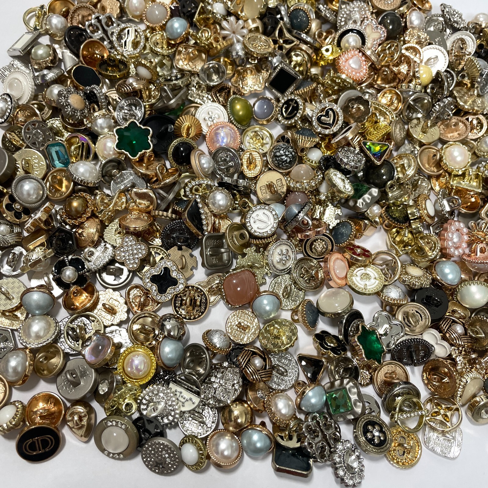 Vintage-now Costume Jewelry makeing Lots button Read Description 50pcs