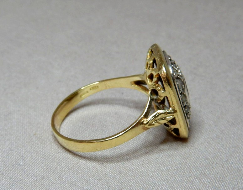 VINTAGE 18ct GOLD DRESS RING SET WITH A BLUE SAPPHIRE AND ROSE CUT DIAMONDS 4080
