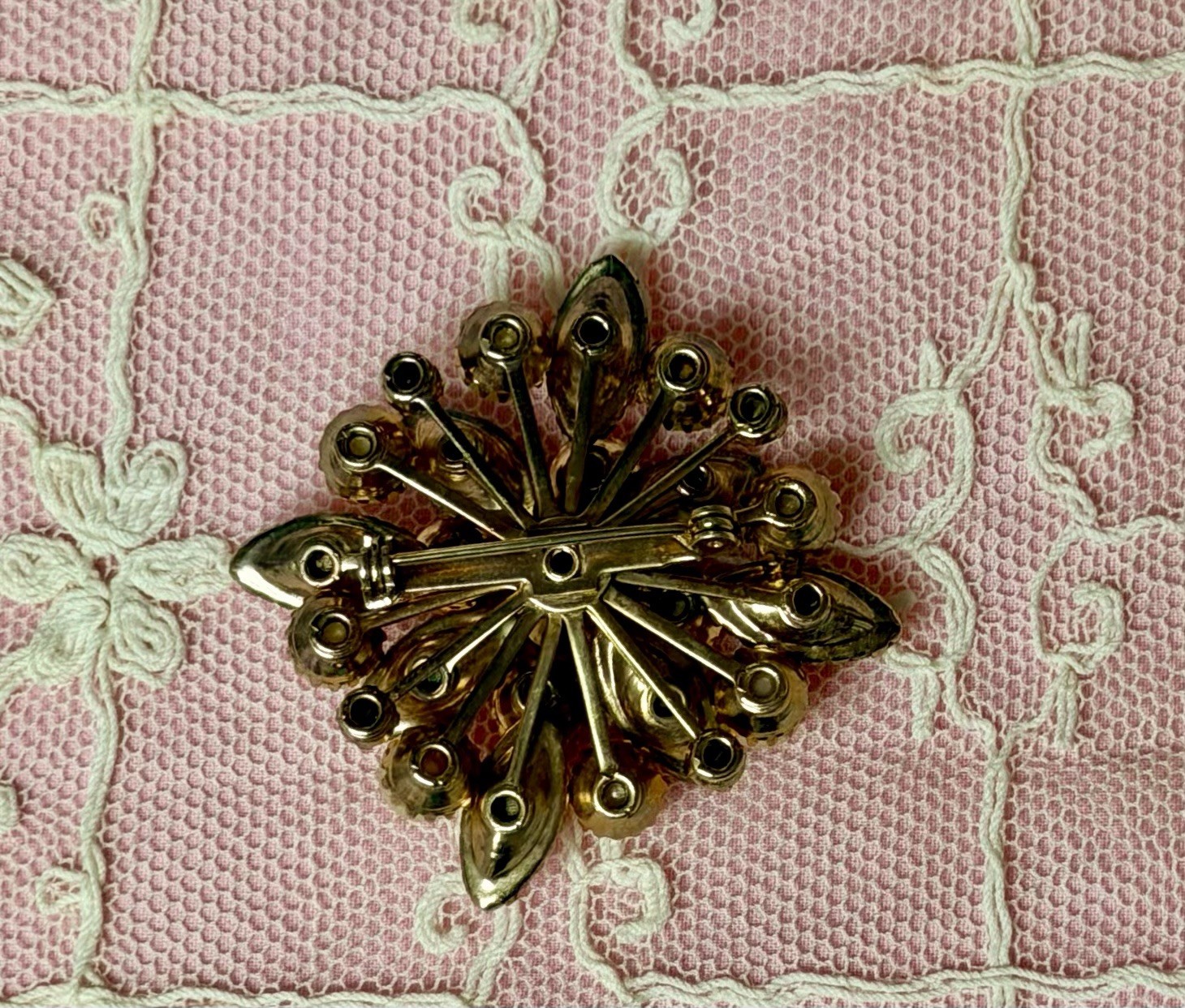 Vintage Opalescent Givre Art Glass AB Rhinestone Pin Brooch￼