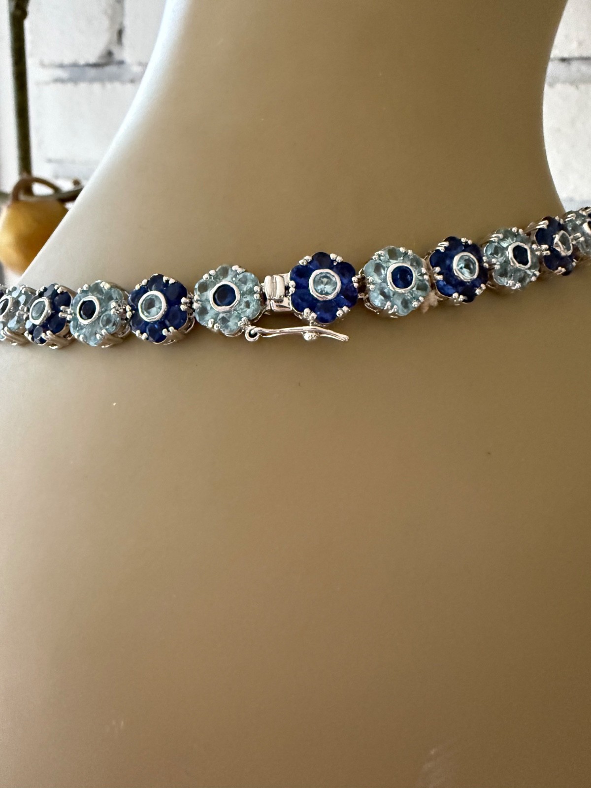 ESTATE SILVER PLATED SAPPHIRE LIGHT BLUE CRYSTAL CLUSTER FLOWER NECKLACE 16″