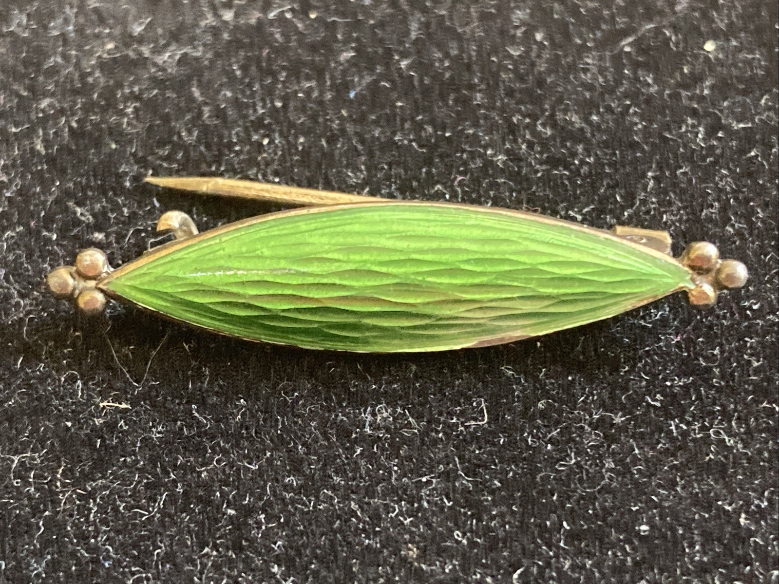 🧚🏻vintage SS Green Enamel Brooch w Unknown Native Indian Stamp