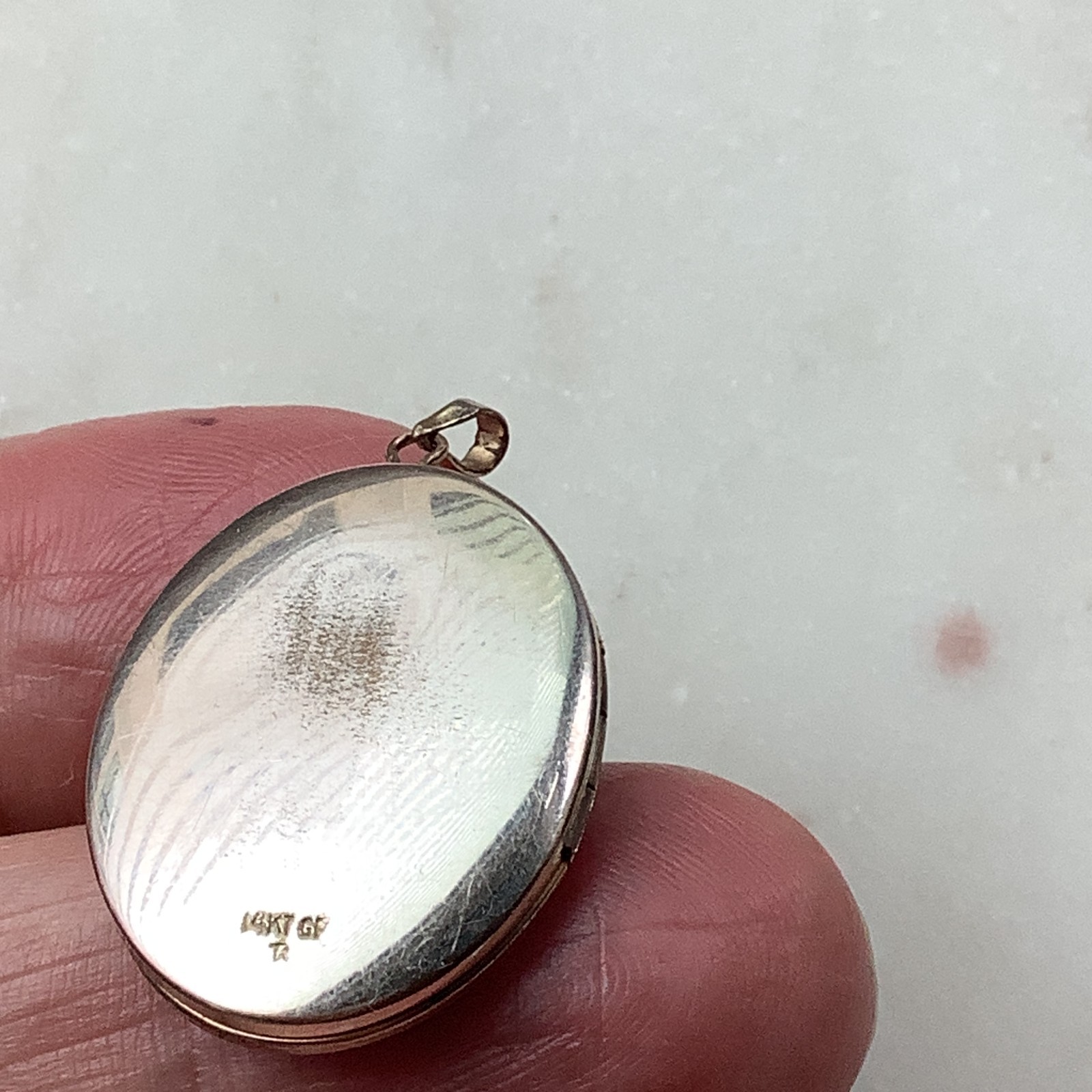 Vintage 14K Yellow Gold Filled Floral Engraved Oval Photo Locket Pendant