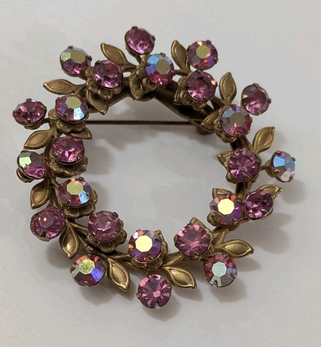 Vintage Mid Century Pink & Aurora Borealis Rhinestone Wreath Brooch – Attributed