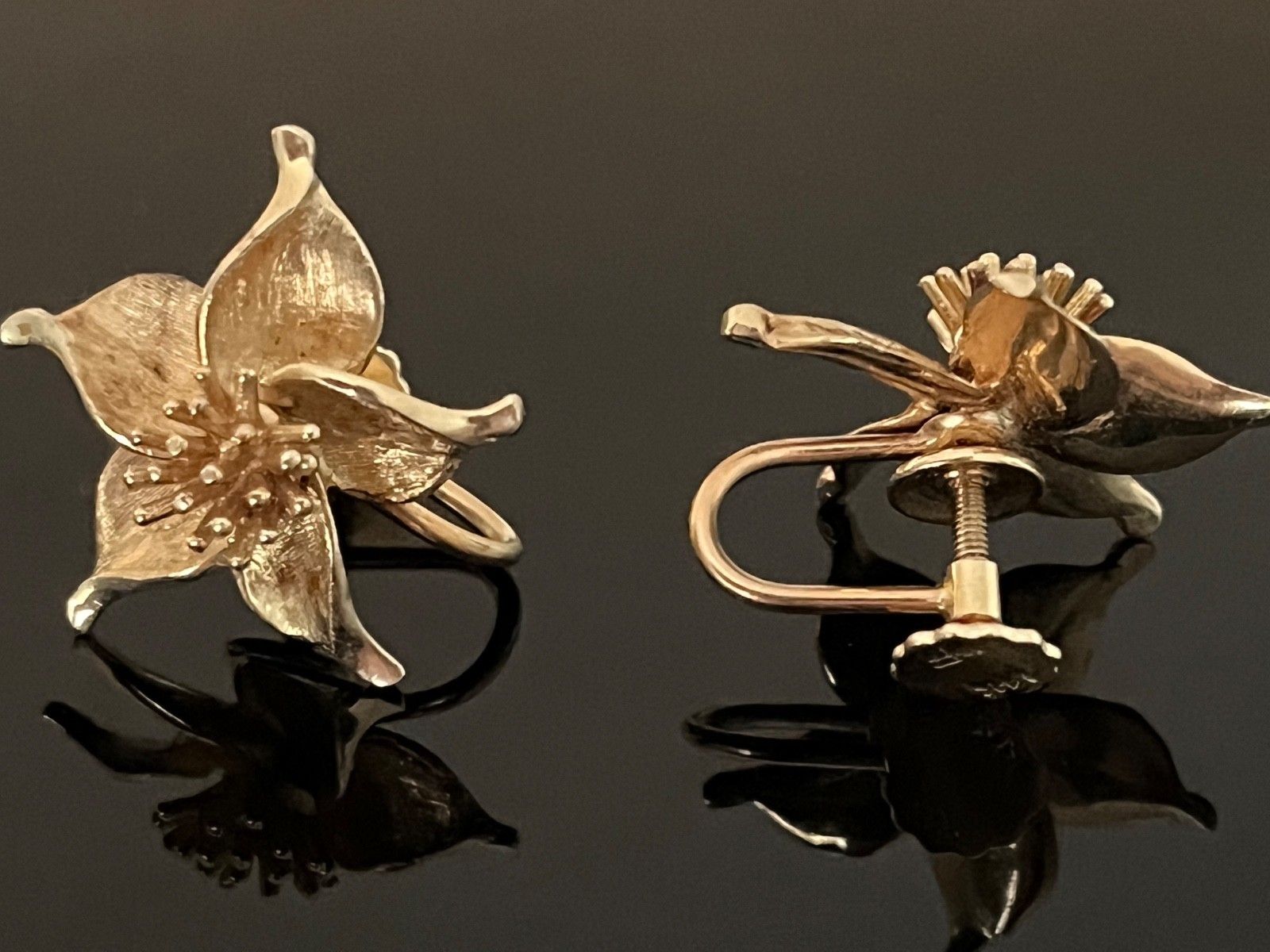 Vintage Solid 14K gold Flower pin and matching Screw back earrings, Fisher DsVa