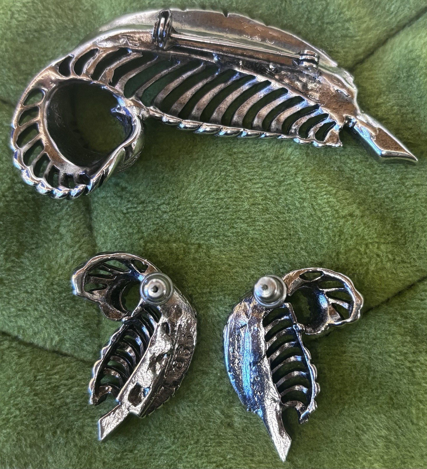 Retro Feather 836 Demi-parure Pierced Earrings Brooch Set Aurora Borealis Accent