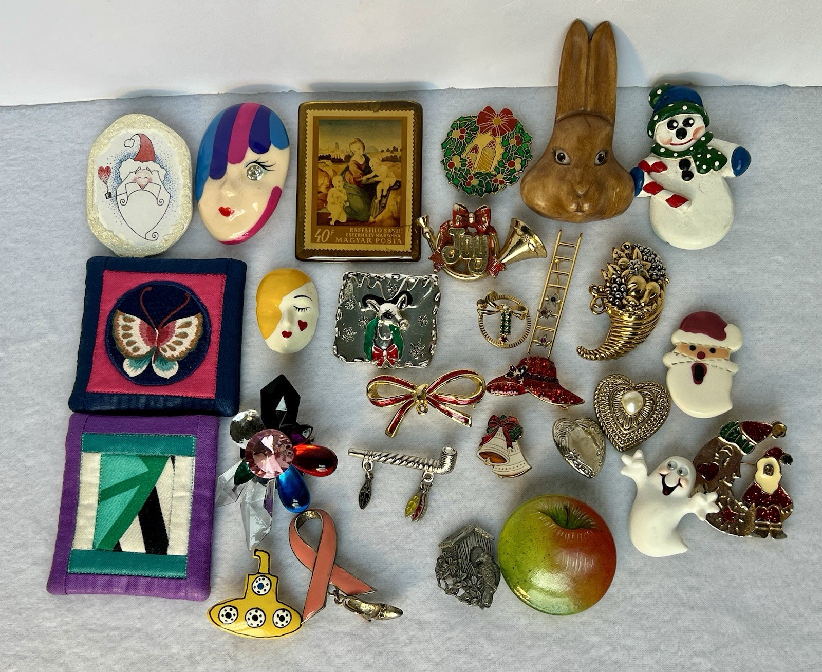 Lot Of 28 Vintage Brooches 9oz Holiday, Figural, Metal, Stone, Plastic Pre Owned