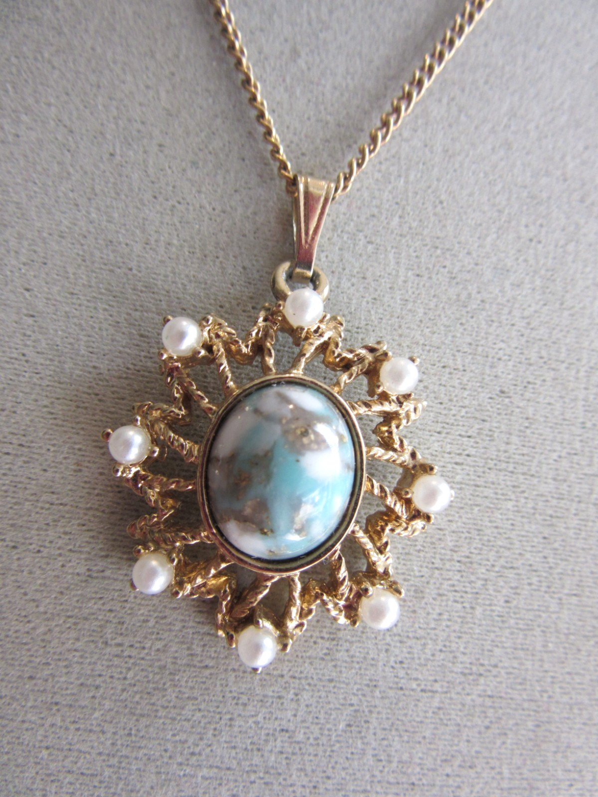 Vintage Sarah Coventry blue acrylic and faux pearl pendant and chain necklace