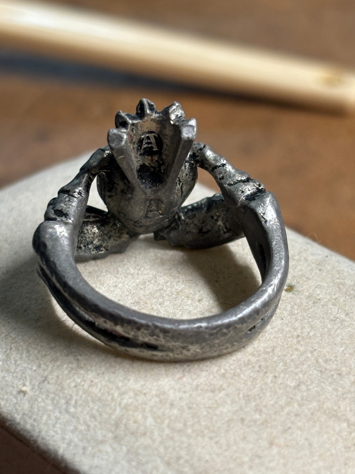 Vtg sz 7.5 ALCHEMY England GOTHIC Pewter Irish CLADDAGH BY NIGHT Ring SKELETON