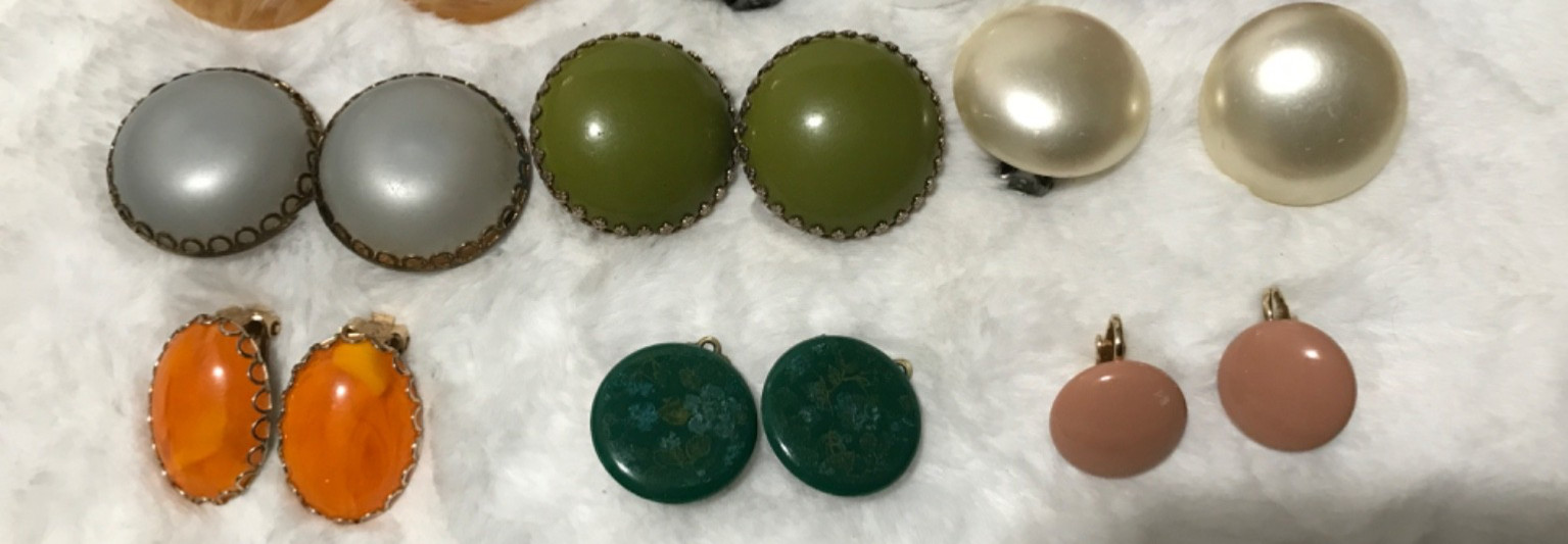 Vintage Lot Of 15 Chunky Earrings Earrings 12 Clip On , 3 Screw On Moon Glow etc