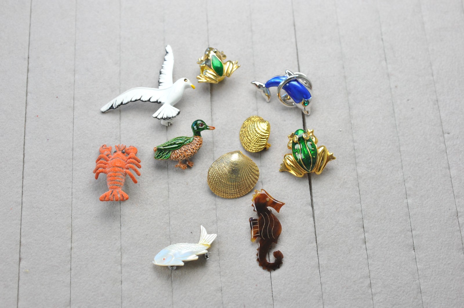 Vtg to now Brooch Pin LOT petite frog lobster fish seagull beach shell CB17