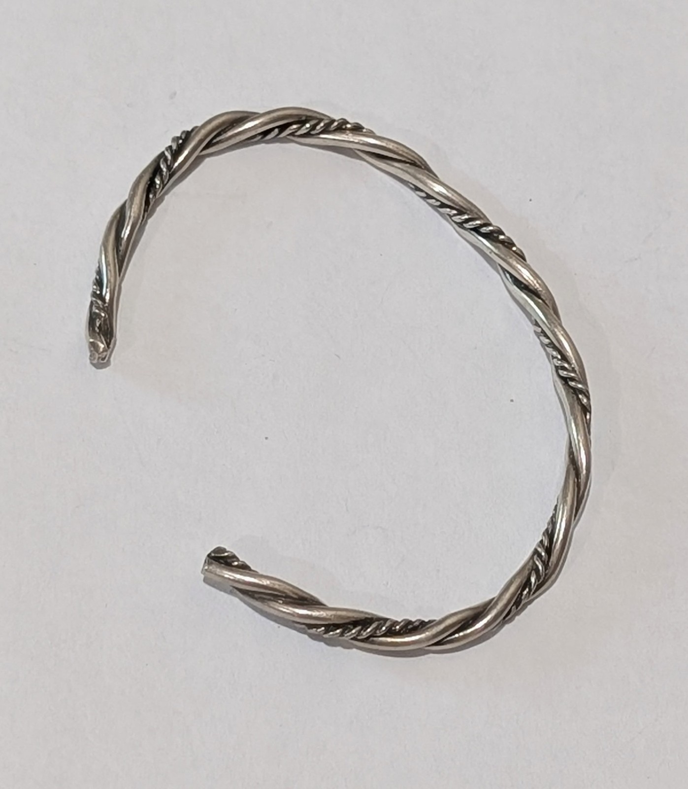 Vintage Sterling Silver Petite 4mm Wide Twisted 5.25″ Cuff Bracelet