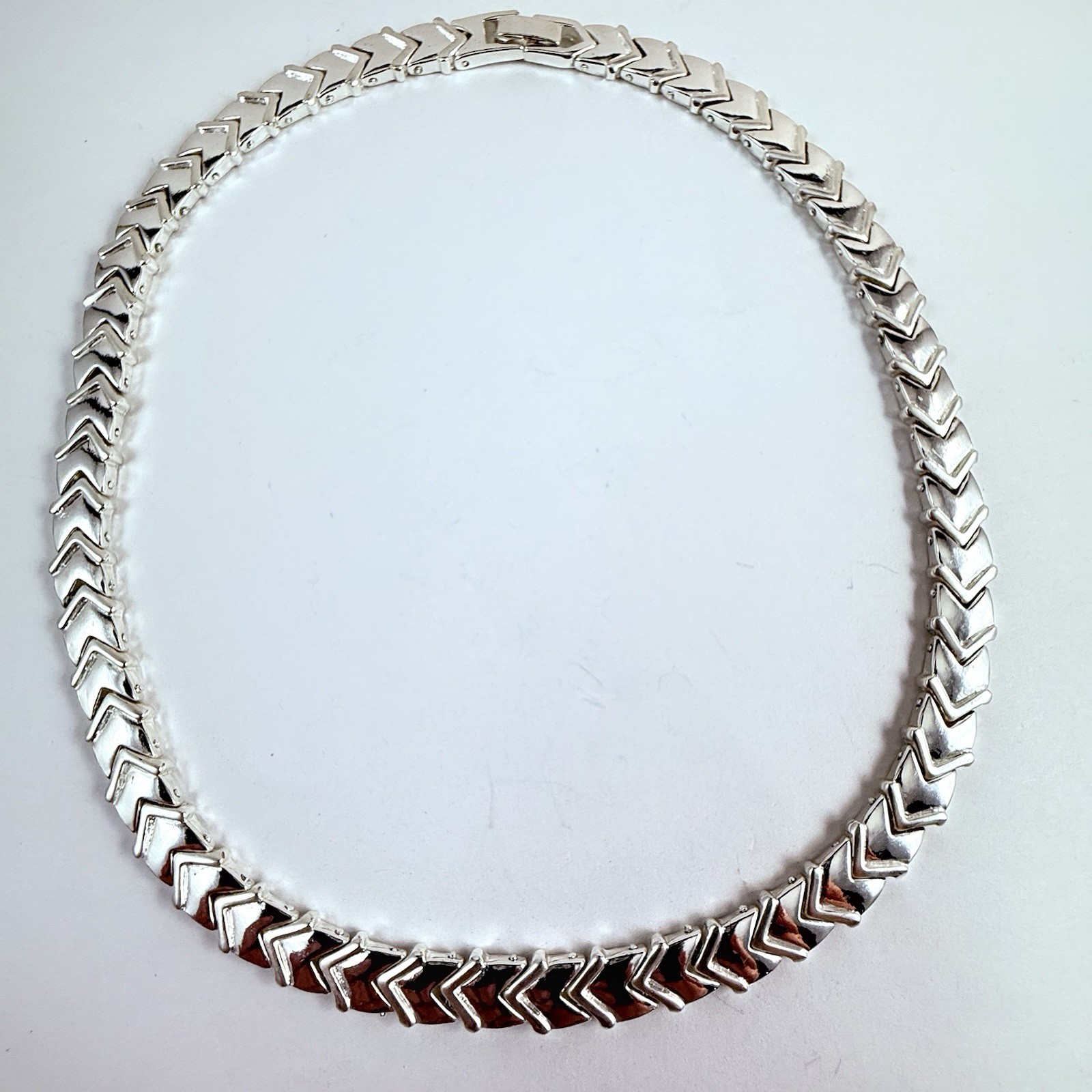 Vintage AVON Chevron Link Polished Silver Tone Necklace 15.5″