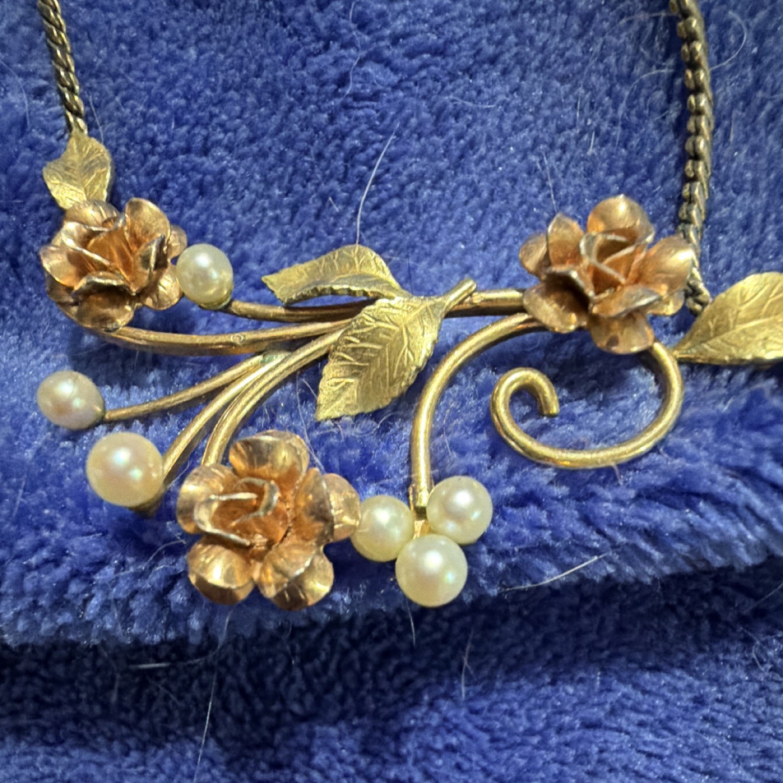 Gold Tone Floral Pendant Necklace, Vintage Style, Pearl Accents, Fashion Jewelry