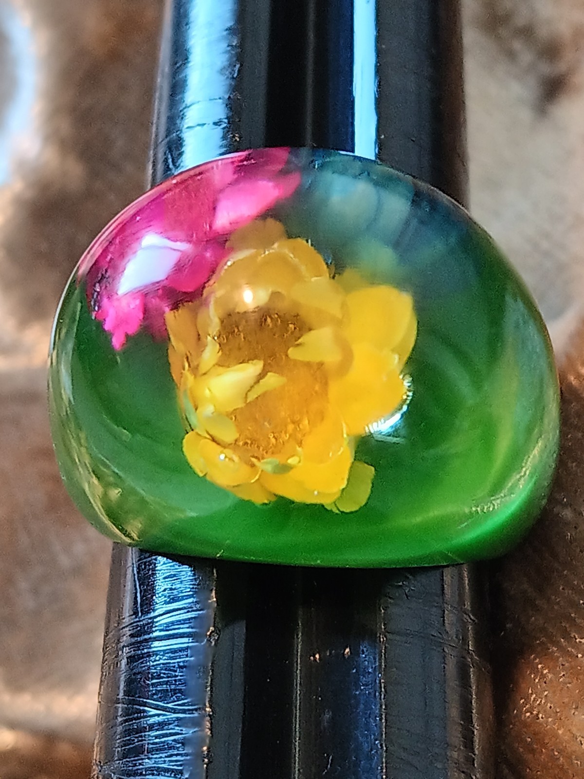 Vintage Lucite Bubble Ring Acrylic Dome Mod Pop Art Dried Flower MCM Green 8.5