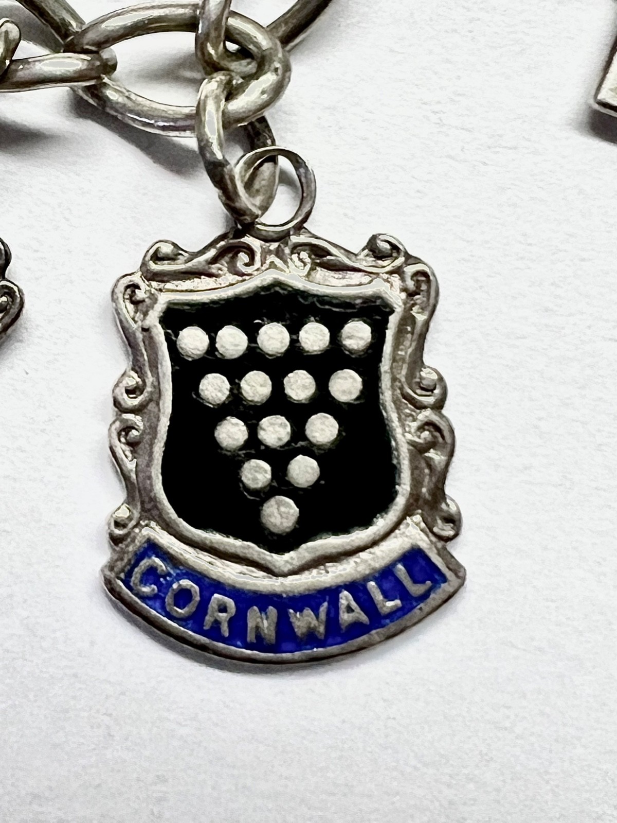 Vintage sterling charm bracelet w/ 14 silver & enameled charms – United Kingdom