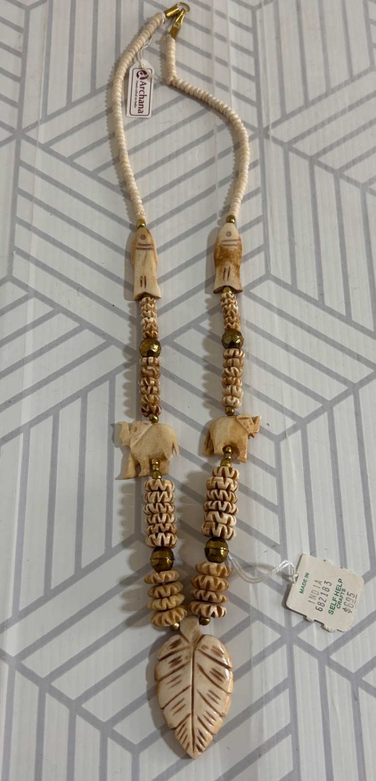 NWT Archana Hand made Vintage Chunky Elephants African Tribal Resin Necklace