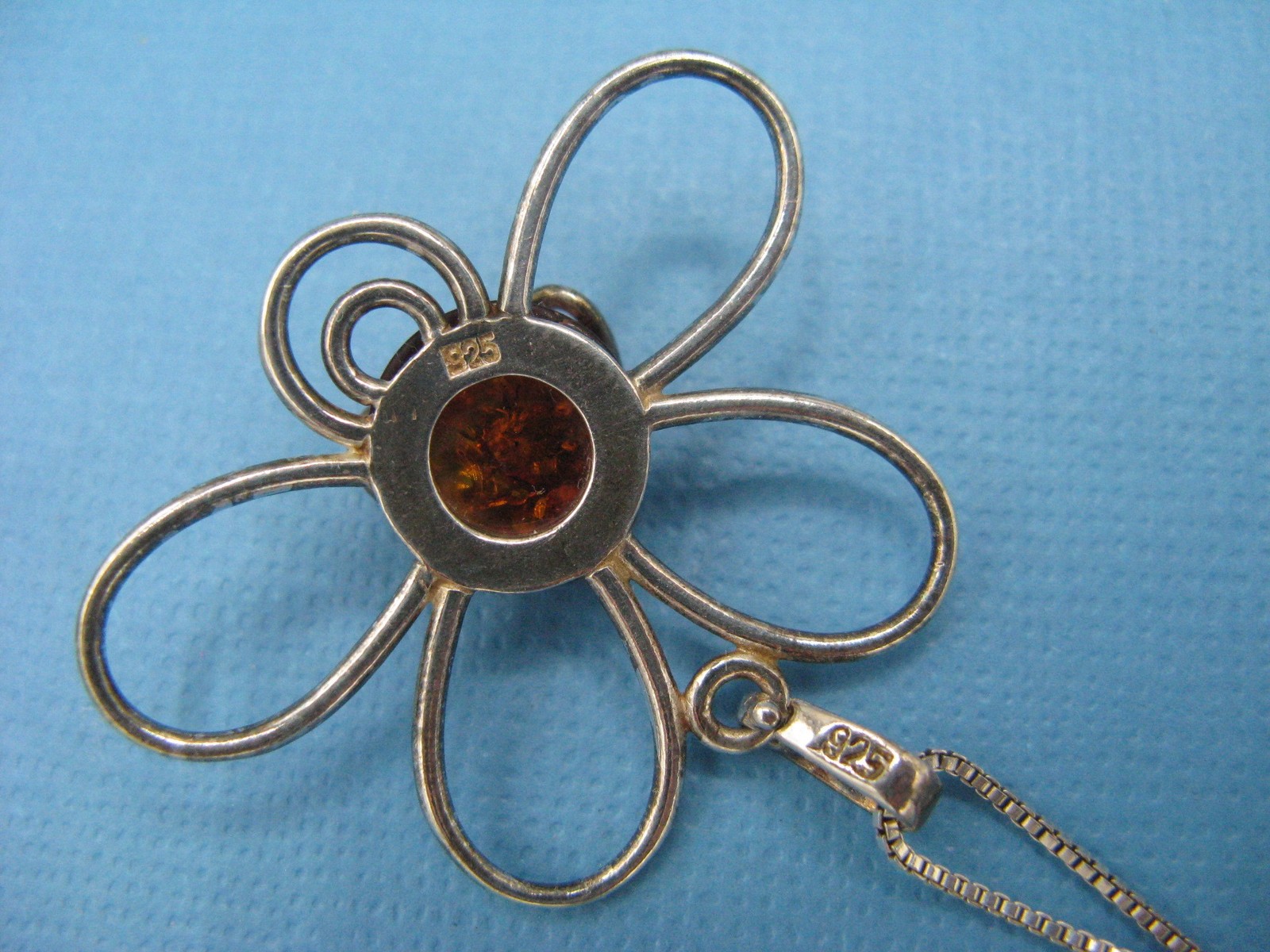 Amber Waves Honey Bee Necklace Amber Poland Sterling Silver 18″ Chain AGI Italy