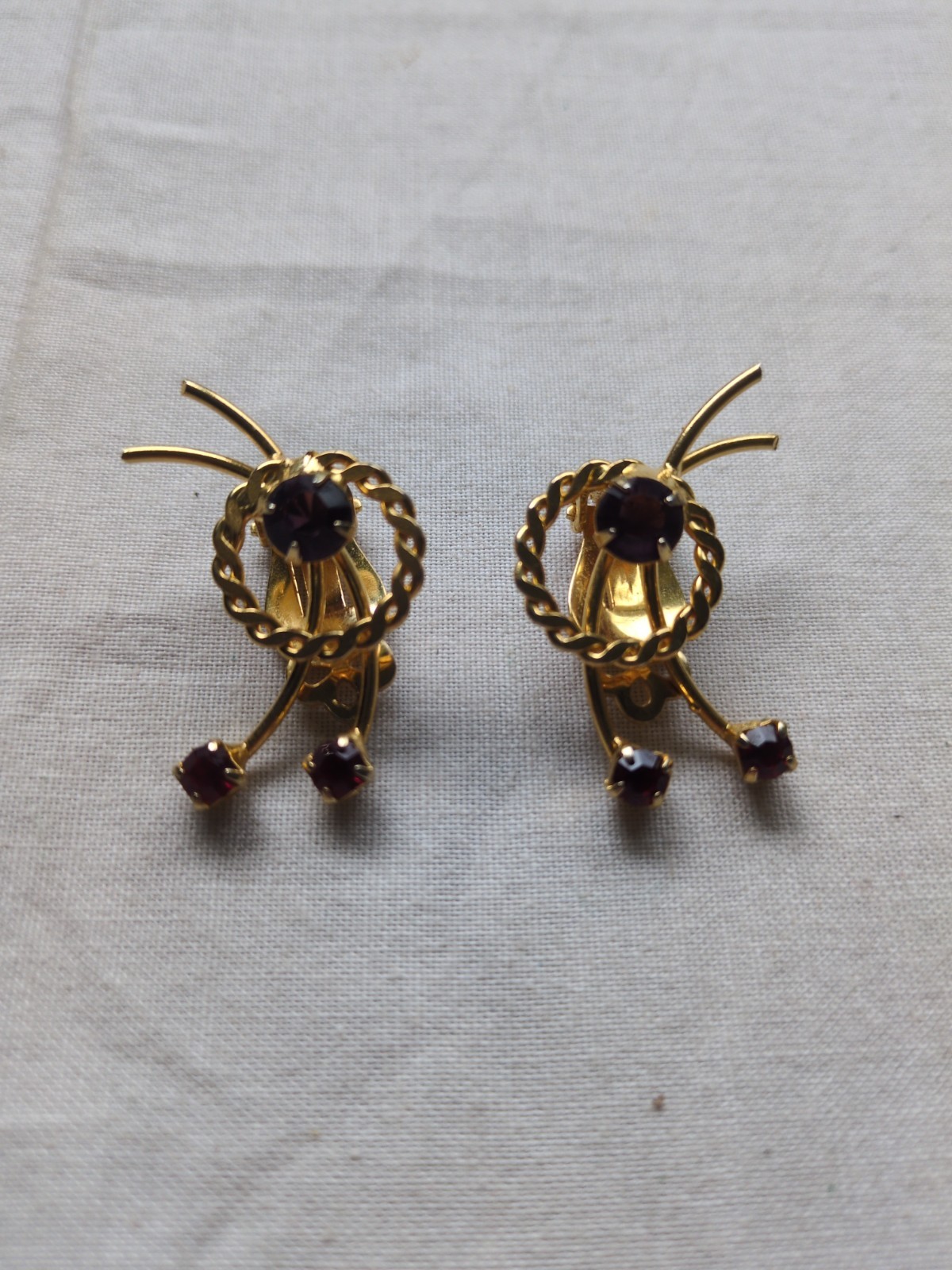 Vintage Gold Tone Garnet Rhinestone Clip On Earrings
