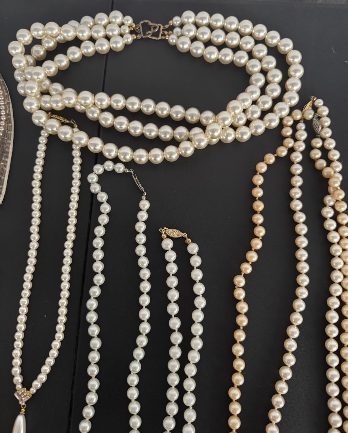 Huge-estate-jewelry-Lot-Faux Pearl- Costume Jewelry Lot B 32 Pieces