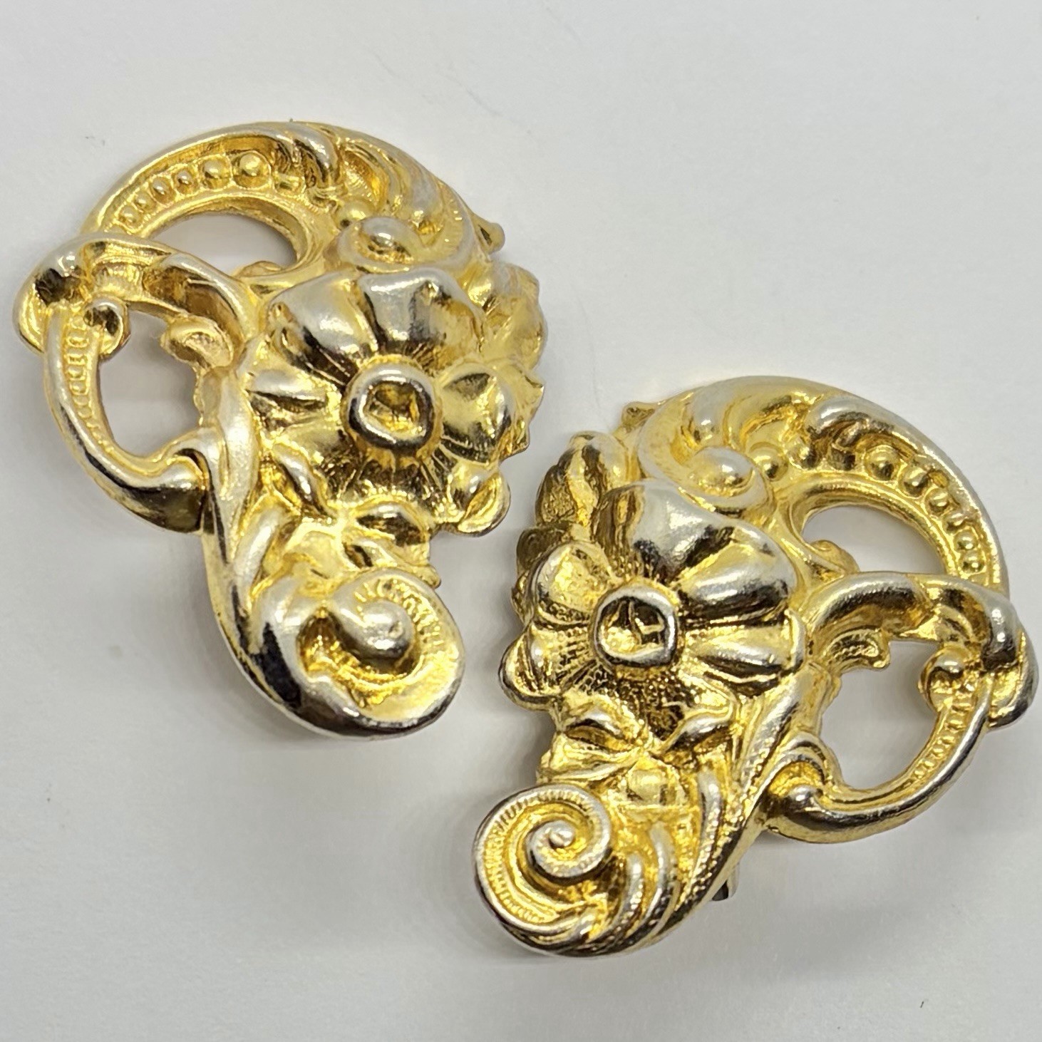 Vtg Art Nouveau Goldtone Scrollwork Statement Floral Earrings Clip-on Huggie
