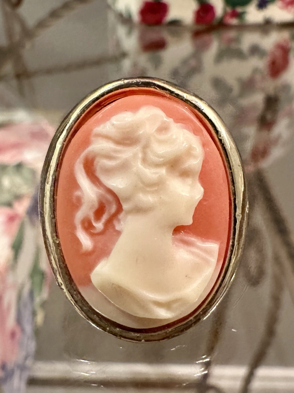 Vintage Chunky Gold Tone Oval Coral Cameo Cocktail Ring Size 5.5