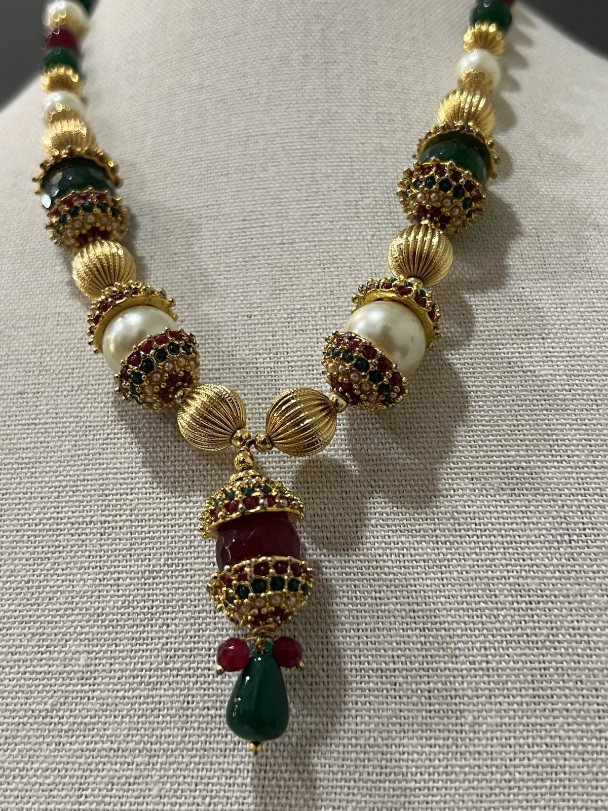 Traditional Indian Style Necklace Gold Tone w Heavy Glass Beads Red Green Cream