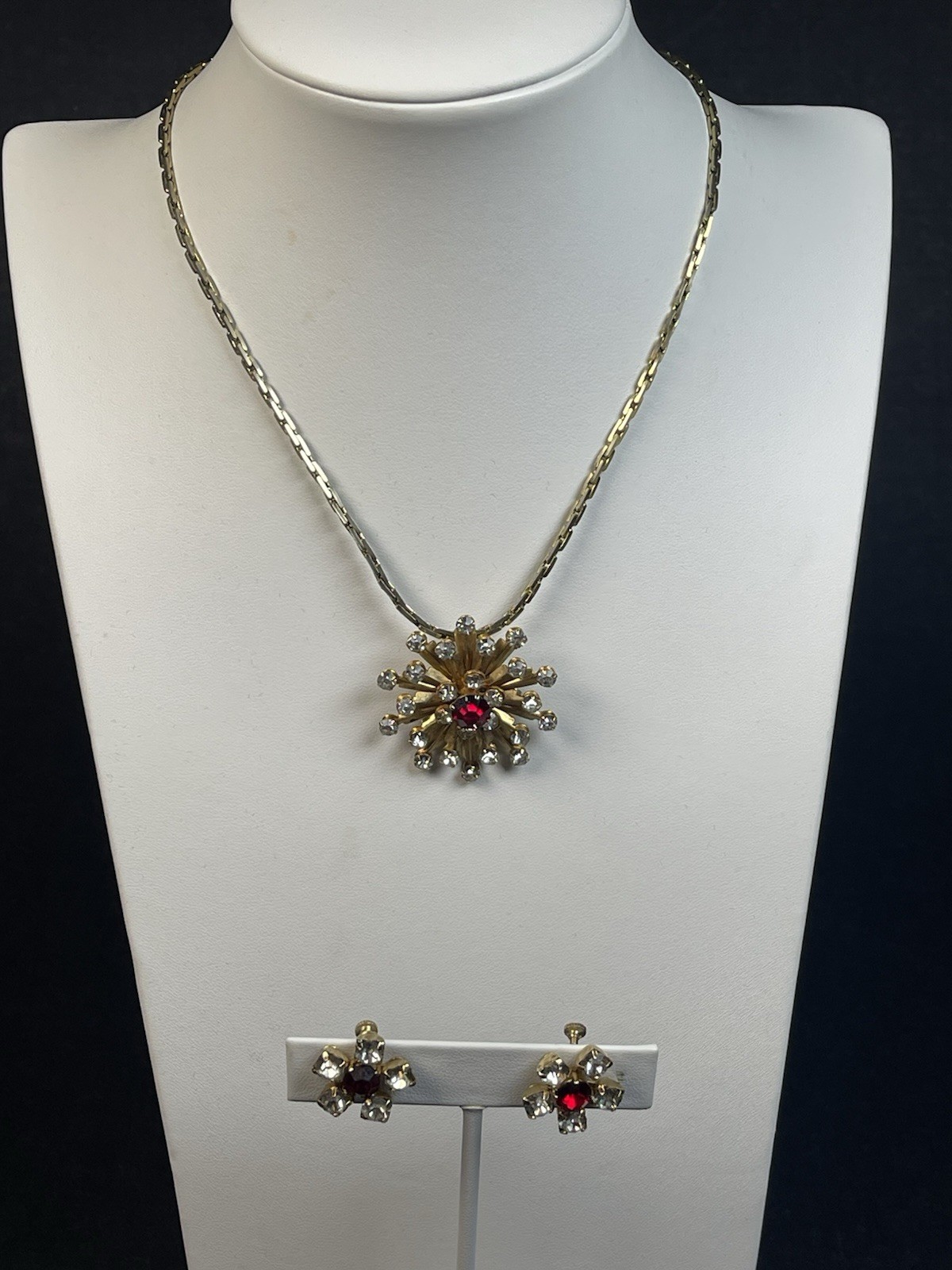 VTG Red & Clear Rhinestone Starburst Brooch Necklace & Earrings Set Gold Tone