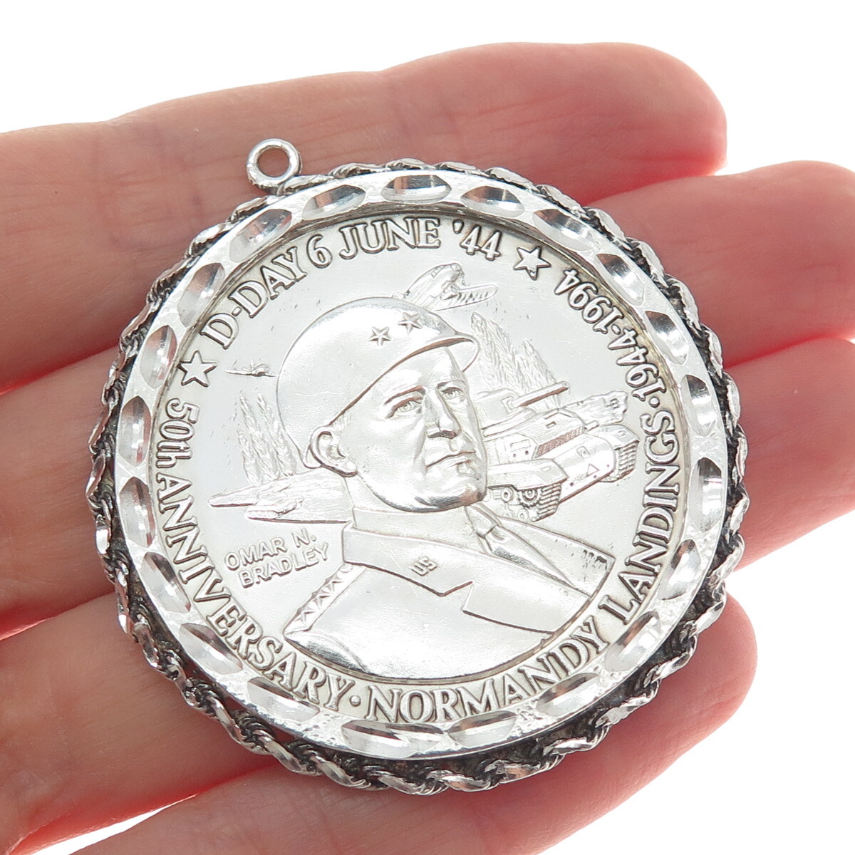 999 Silver Vintage 1994 Turks Caicos Islands 20 Crowns Elizabeth II Coin Pendant