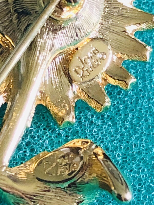 Joan Rivers Retired 5 in 1 Interchangeable FLOWER PIN SET:Pansy_Orchid_Rose etc