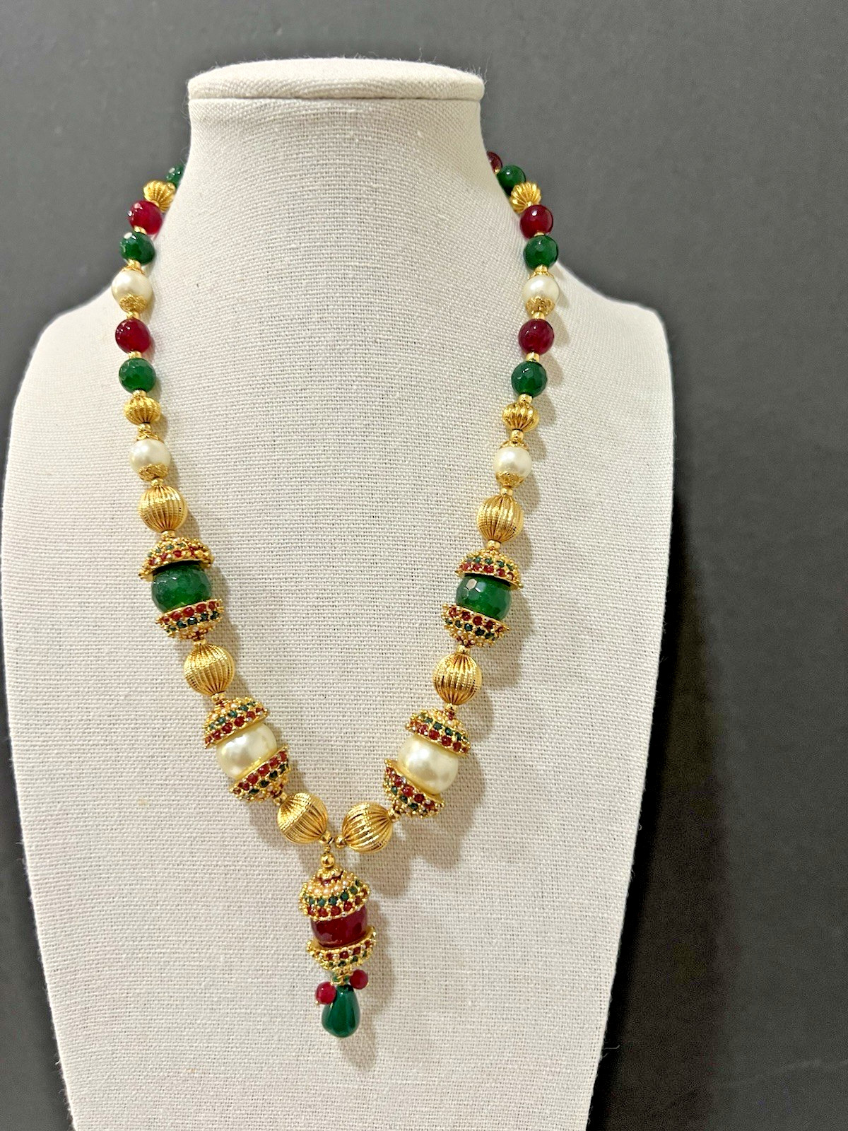 Traditional Indian Style Necklace Gold Tone w Heavy Glass Beads Red Green Cream