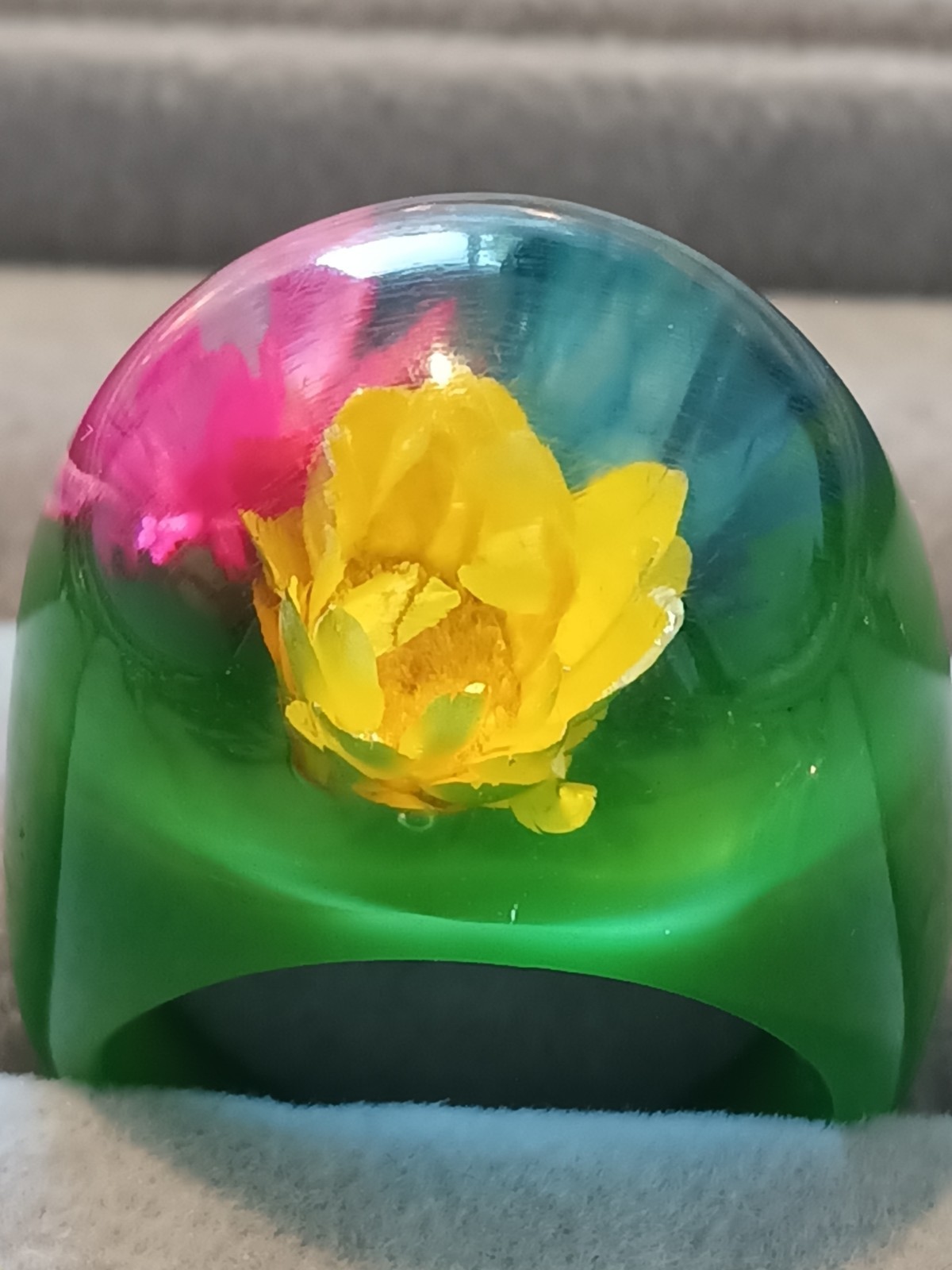 Vintage Lucite Bubble Ring Acrylic Dome Mod Pop Art Dried Flower MCM Green 8.5