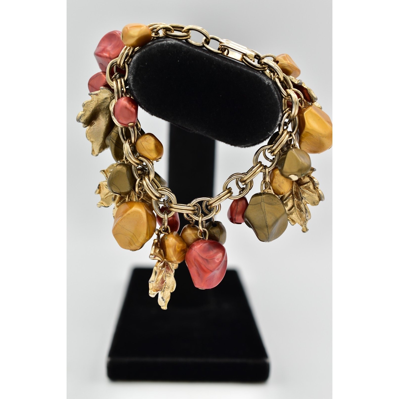 Vintage 7″ Charm Bracelet Leaf Lucite Brushed Gold Fall Autumn Chunky 1960s BinO