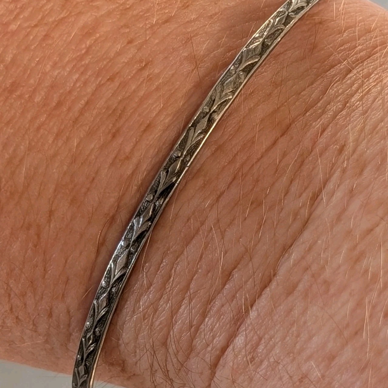 Vintage 1970s Sterling Medieval Gothic Folk Patterned 2mm Stackable Bangle 8in