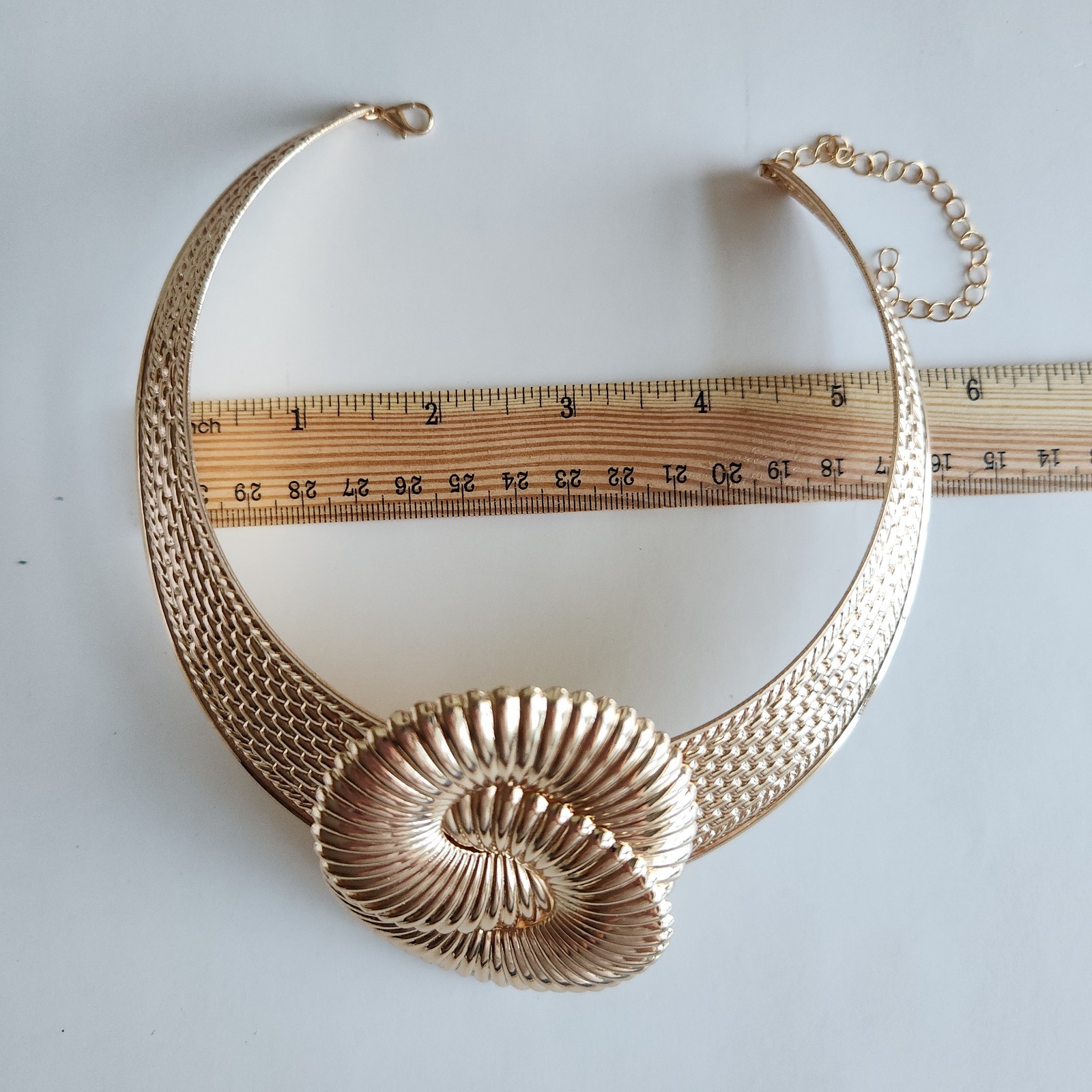 Gold Tone Collar Necklace Statement Knot Center Textured Choker 16–18”