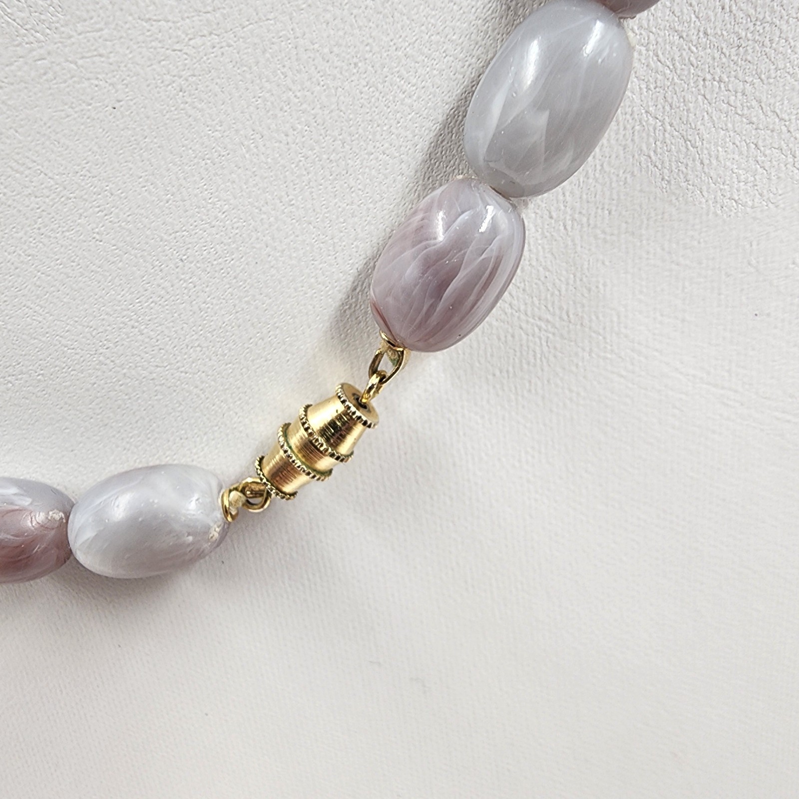 Gray Lavender Polish Marbled Agate Faux Pearl Beads Statement Necklace 12″ Drop