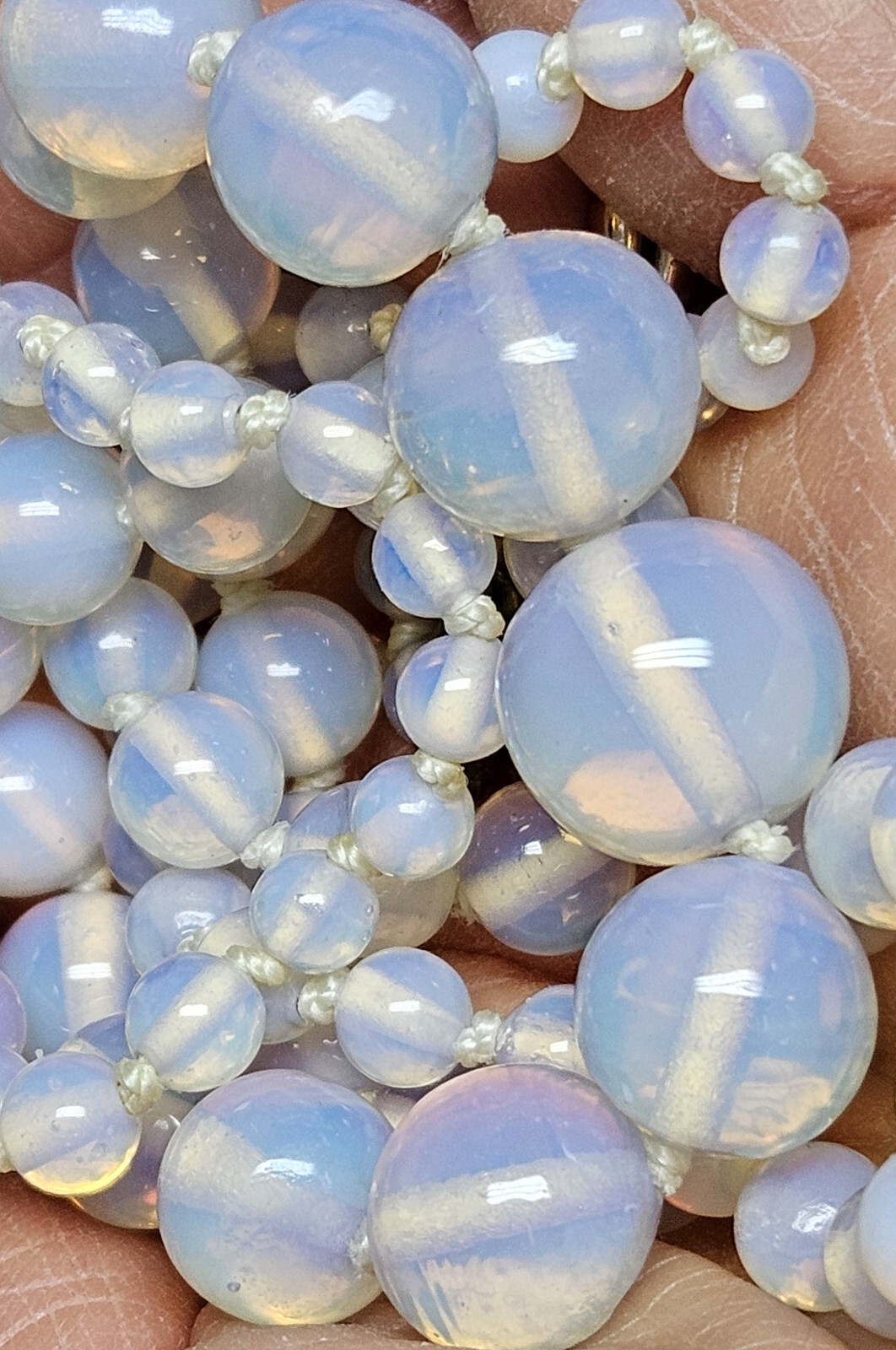 Antique Vintage OPALINE OPALESCENT GLASS Graduated BEAD NECKLACE 32″